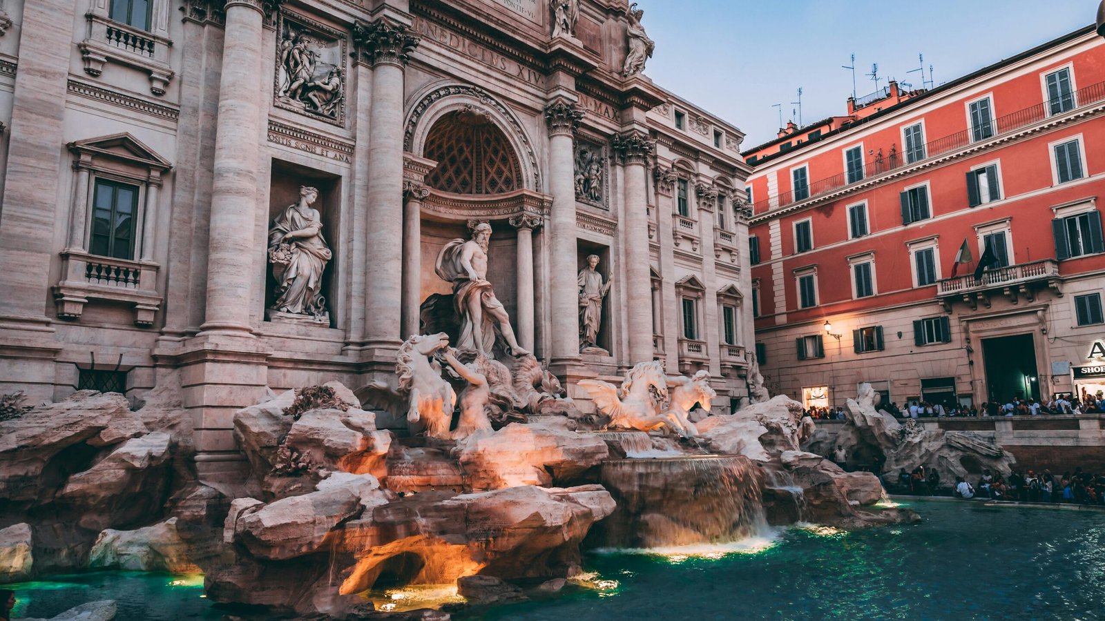 thing to do in trevi fountain