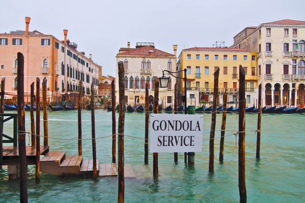 Gondola Ride service bord