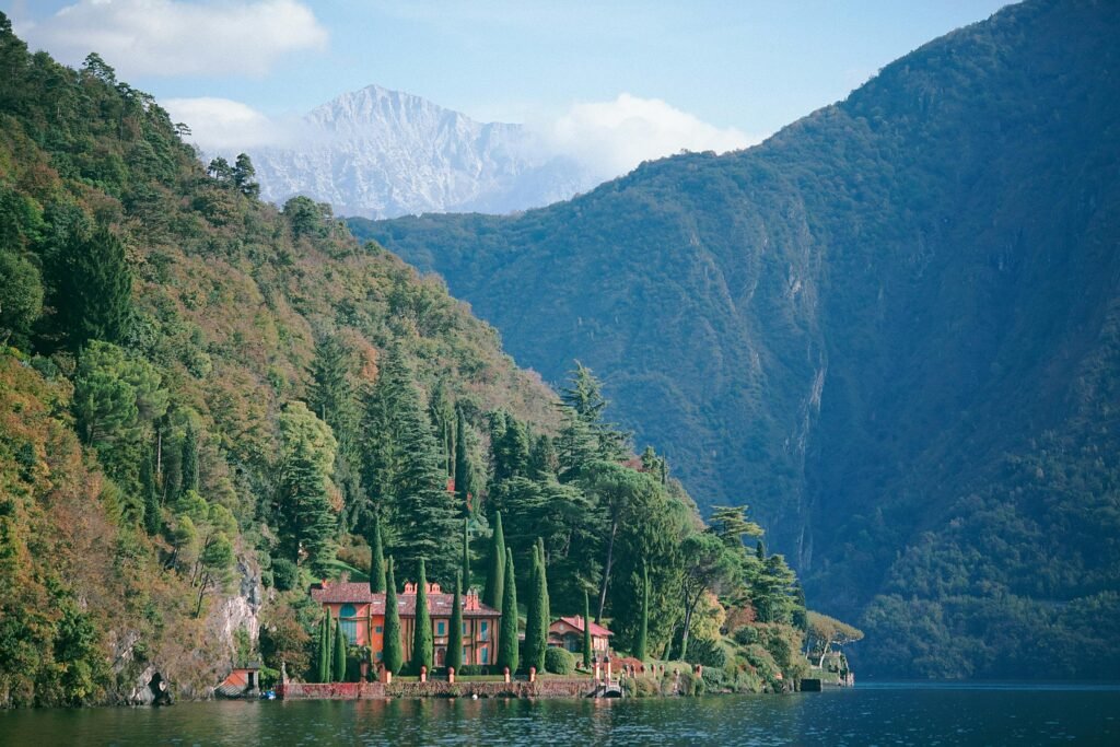 a lake view hotel in Como